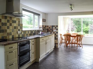 Dishwasher - 3 bedroom accommodation in Low Nibthwaite, near Coniston (Low Nibthwaite, near Coniston)