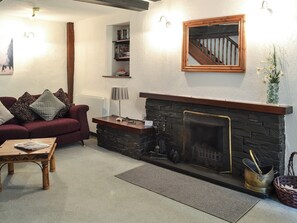 Fireplace - 3 bedroom accommodation in Low Nibthwaite, near Coniston (Low Nibthwaite, near Coniston)