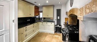 4 bedroom accommodation in Matlock