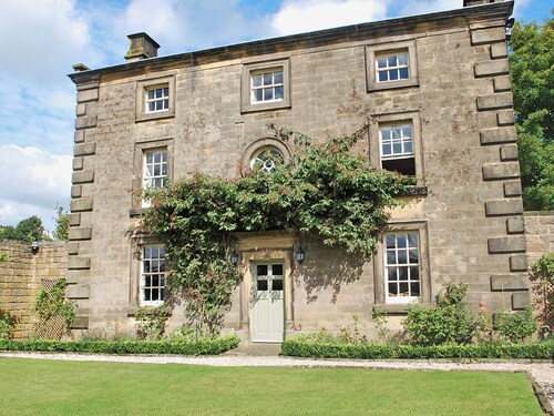 4 bedroom accommodation in Matlock