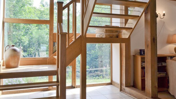 A wooden staircase leading to a balcony with a view of greenery. - 3 bedroom accommodation in Pedairffordd (Pedairffordd)