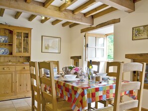 Dining - 3 bedroom accommodation in Pedairffordd (Pedairffordd)