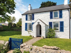 Exterior - 3 bedroom accommodation in Llanfaes, Beaumaris, Anglesey (Llanfaes, Beaumaris, Anglesey)