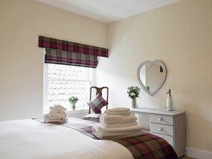 2 bedrooms, free WiFi, bed sheets - 2 bedroom accommodation in Culross, near Dunfermline (Culross, near Dunfermline)