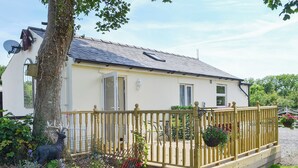 A two-story house with a balcony, a satellite dish, and a statue of a deer. - Hunter's Cottage - UK6239 (Y Ff&ocirc;r, near Pwllheli)
