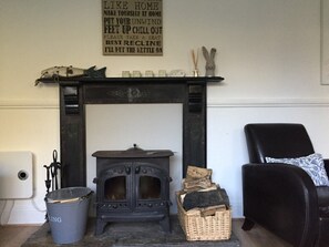 Interior - Cottage with sunny/secure garden, parking pets. Near pub/shop/beaches sleeps 7 (Wadebridge)