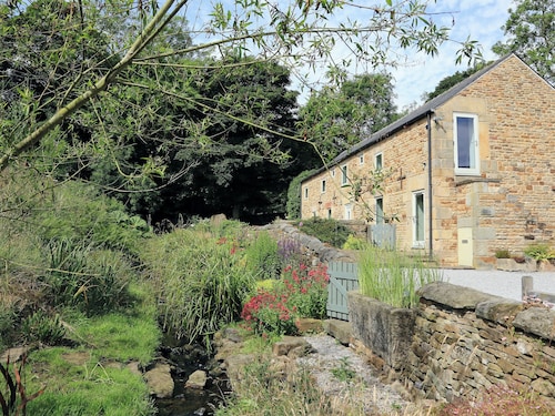 4 bedroom accommodation in Holymoorside, near Chesterfield