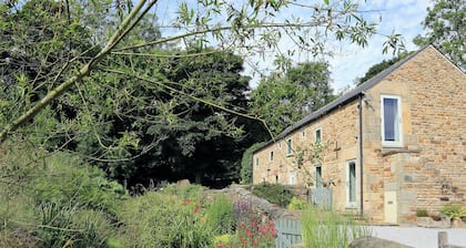 4 bedroom accommodation in Holymoorside, near Chesterfield