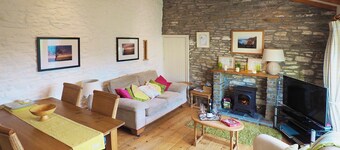 2 bedroom accommodation in Three Crosses, Gower, Swansea