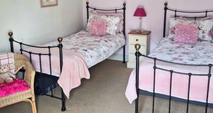 2 bedroom accommodation in Three Crosses, Gower, Swansea