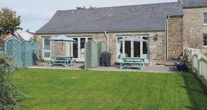 2 bedroom accommodation in Three Crosses, Gower, Swansea