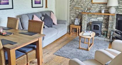 2 bedroom accommodation in Three Crosses, Gower, Swansea
