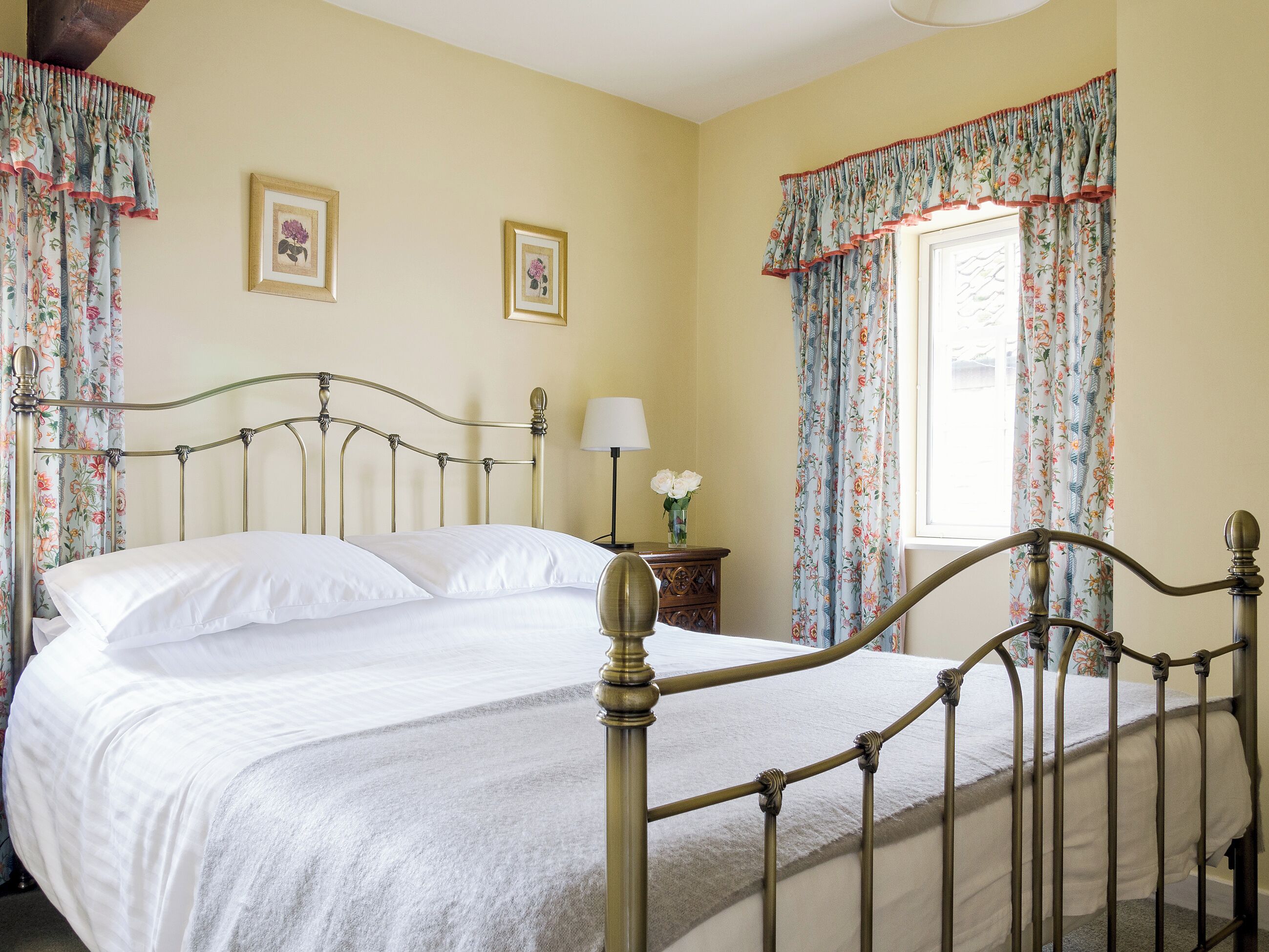 2 bedrooms, WiFi (free), bed sheets