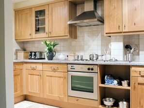 Dishwasher, highchair - 2 bedroom accommodation in Pickering (Pickering)