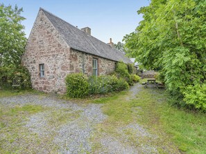 Exterior - 2 bedroom accommodation in Bankfoot, near Dunkeld (Bankfoot, near Dunkeld)