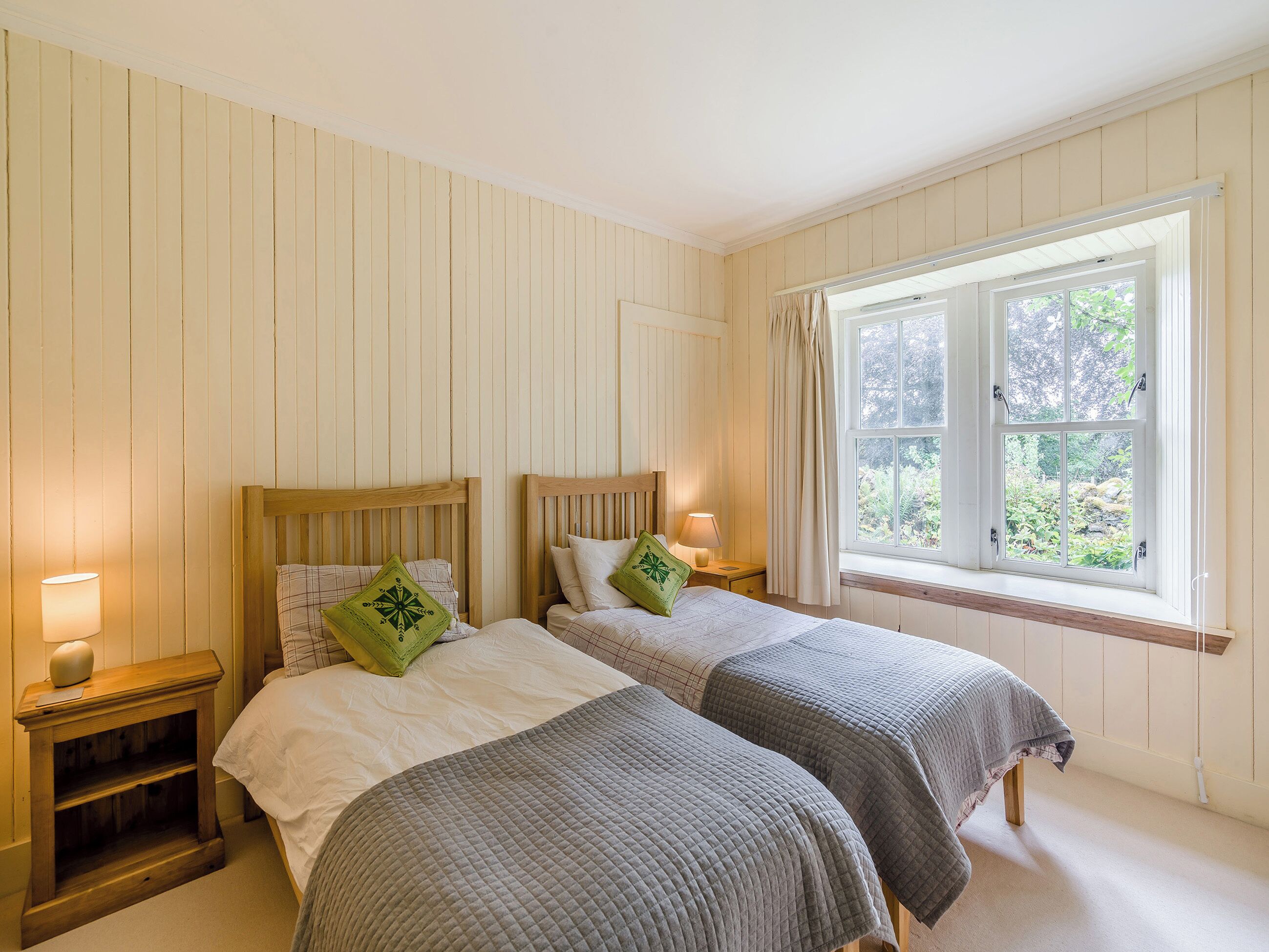 2 多间卧室、免费 WiFi、床单