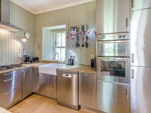 Dishwasher, freezer - 2 bedroom accommodation in Bankfoot, near Dunkeld (Bankfoot, near Dunkeld)