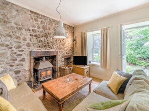Fireplace - 2 bedroom accommodation in Bankfoot, near Dunkeld (Bankfoot, near Dunkeld)