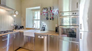 Lavavajillas y congelador