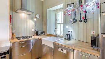 Oppvaskmaskin og fryser