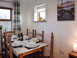 Dining - 3 bedroom accommodation in Whitby (Whitby)