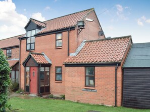 Exterior - 3 bedroom accommodation in Whitby (Whitby)