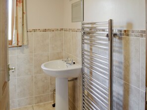 Towels - 3 bedroom accommodation in Achnacarnin, near Lochinver (Achnacarnin, near Lochinver)