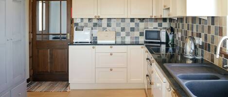 Dishwasher, cookware/dishes/utensils