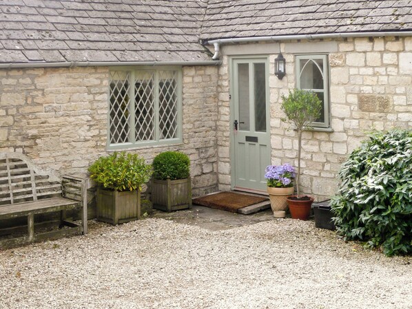 Exterior detail - The Downs Barn Lodge (Frampton Mansell, near Stroud)