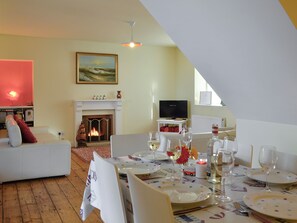 Dining - 3 bedroom accommodation in Findochty, near Buckie (Findochty, near Buckie)