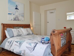 3 bedrooms, free WiFi, bed sheets - 3 bedroom accommodation in Findochty, near Buckie (Findochty, near Buckie)