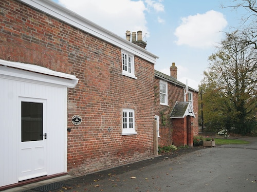 Granary Cottage - E5626