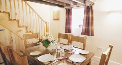 Granary Cottage - E5626