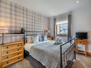 3 bedrooms, free WiFi, bed sheets, wheelchair access - 3 bedroom accommodation in Aviemore (Aviemore)