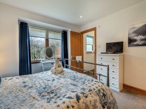 3 bedrooms, free WiFi, bed sheets, wheelchair access