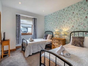3 bedrooms, free WiFi, bed sheets, wheelchair access