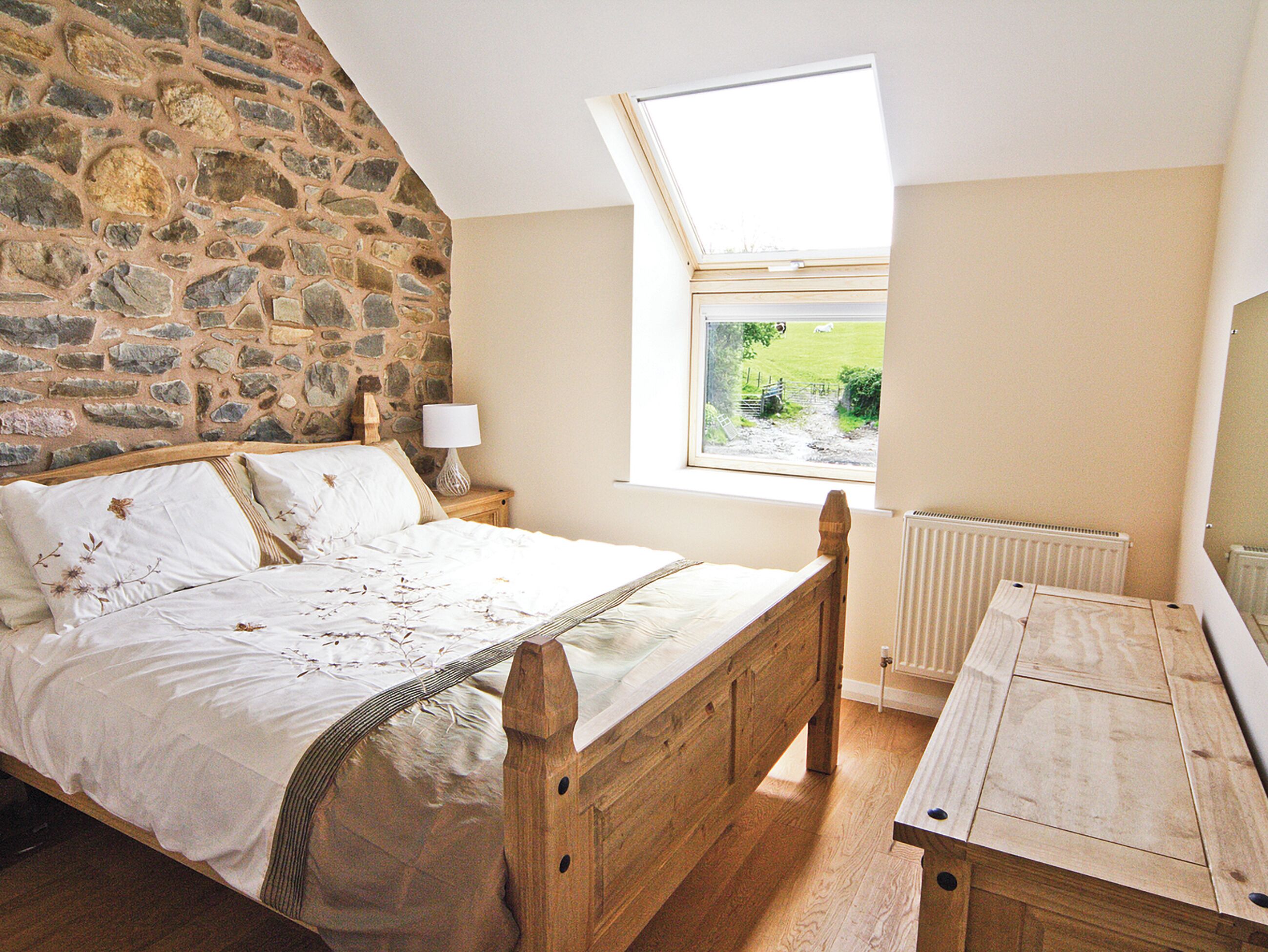 3 bedrooms, WiFi (free), bed sheets