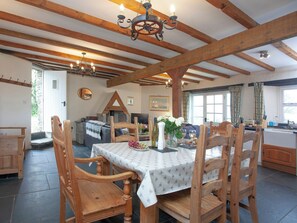 Dining - The Roundhouse - TBE (Tresmorn, Bude)