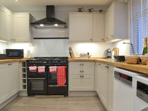 Dishwasher, cookware/dishes/utensils