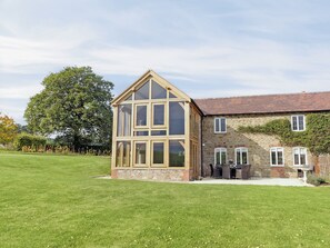 Exterior - 5 bedroom accommodation in Much Marcle, near Ledbury (Much Marcle, near Ledbury)