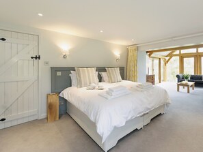 5 bedrooms, free WiFi, bed sheets - 5 bedroom accommodation in Much Marcle, near Ledbury (Much Marcle, near Ledbury)