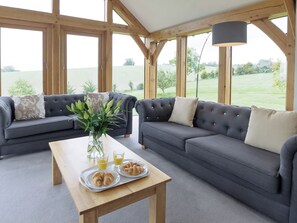 Living area - 5 bedroom accommodation in Much Marcle, near Ledbury (Much Marcle, near Ledbury)
