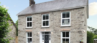 4 bedroom accommodation in Abercych, near Cardigan