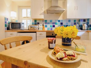 Dining - 2 bedroom accommodation in Mousehole, Penzance (Mousehole, Penzance)
