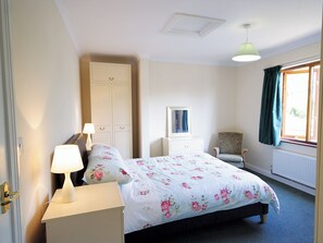 3 bedrooms, bed sheets