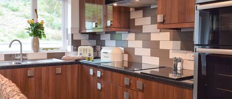 Lave-vaisselle, chaise haute, congélateur