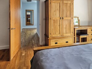 3 bedrooms, free WiFi, bed sheets, wheelchair access - 3 bedroom accommodation in Dihewyd, near Aberaeron (Dihewyd, near Aberaeron)