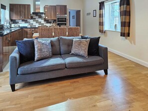 TV - 3 bedroom accommodation in Dihewyd, near Aberaeron (Dihewyd, near Aberaeron)