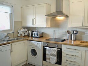 Dishwasher, cookware/dishes/utensils
