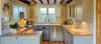 5 bedroom accommodation in Potter Brompton, Scarborough